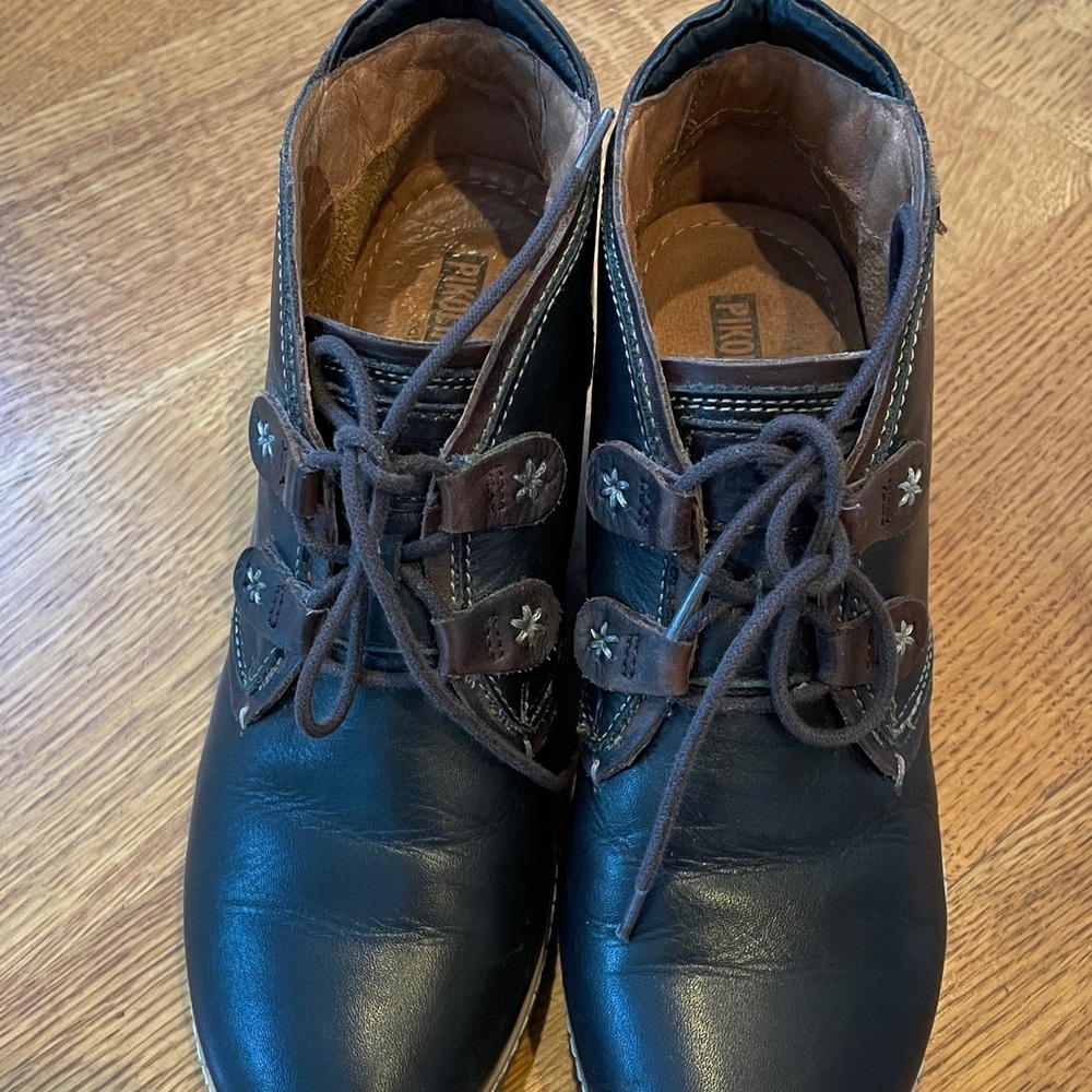 Pikolinos Black Wedge Shoes with Laces